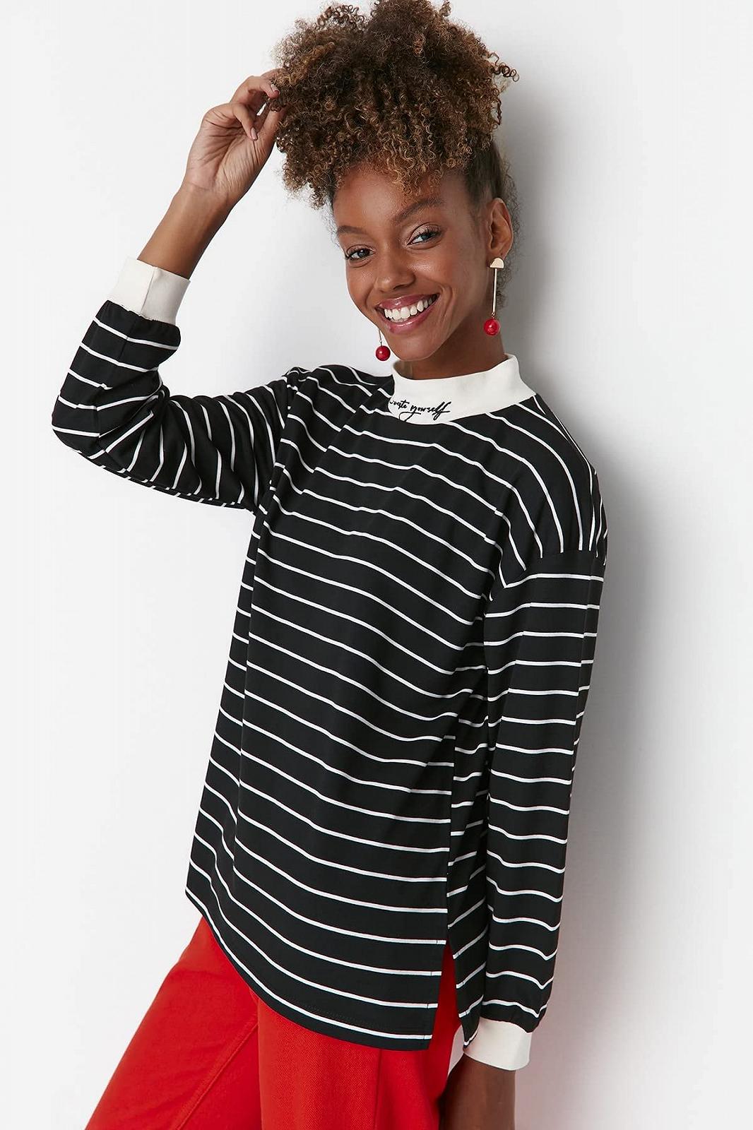 Свитшот TRENDYOL Женский с высоким воротом в полоску, обычный, фото №2 Свитшот TRENDYOL Женский с высоким воротом в полоску, обычный, фото №2