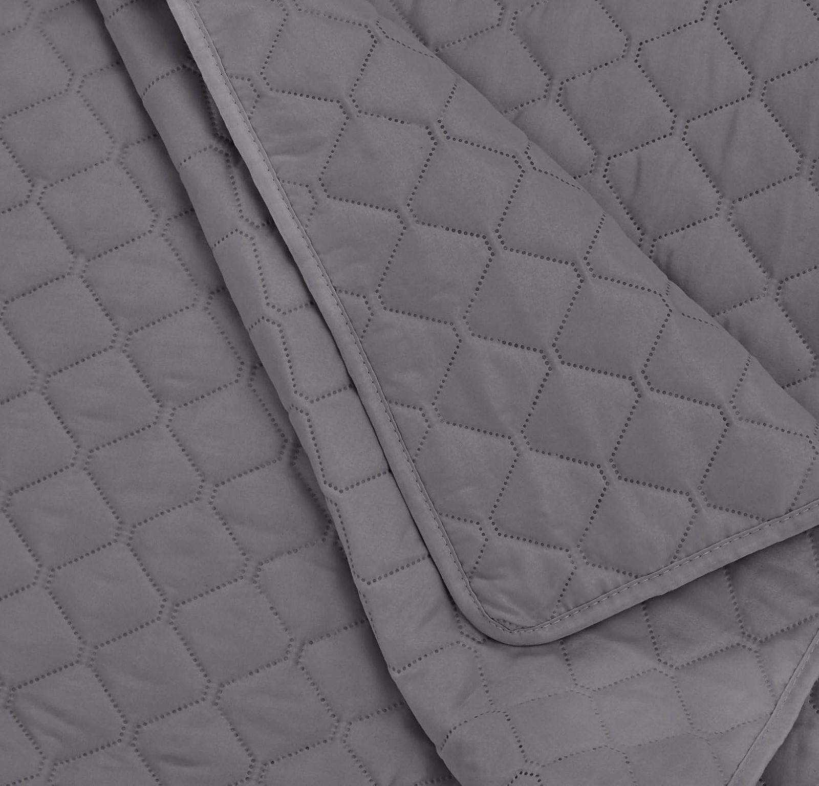Покривало на ліжко Amazon Basics Дуже велике, Тиснене - Темно-сірий, Ромб - 220 x 240 см, фото №3