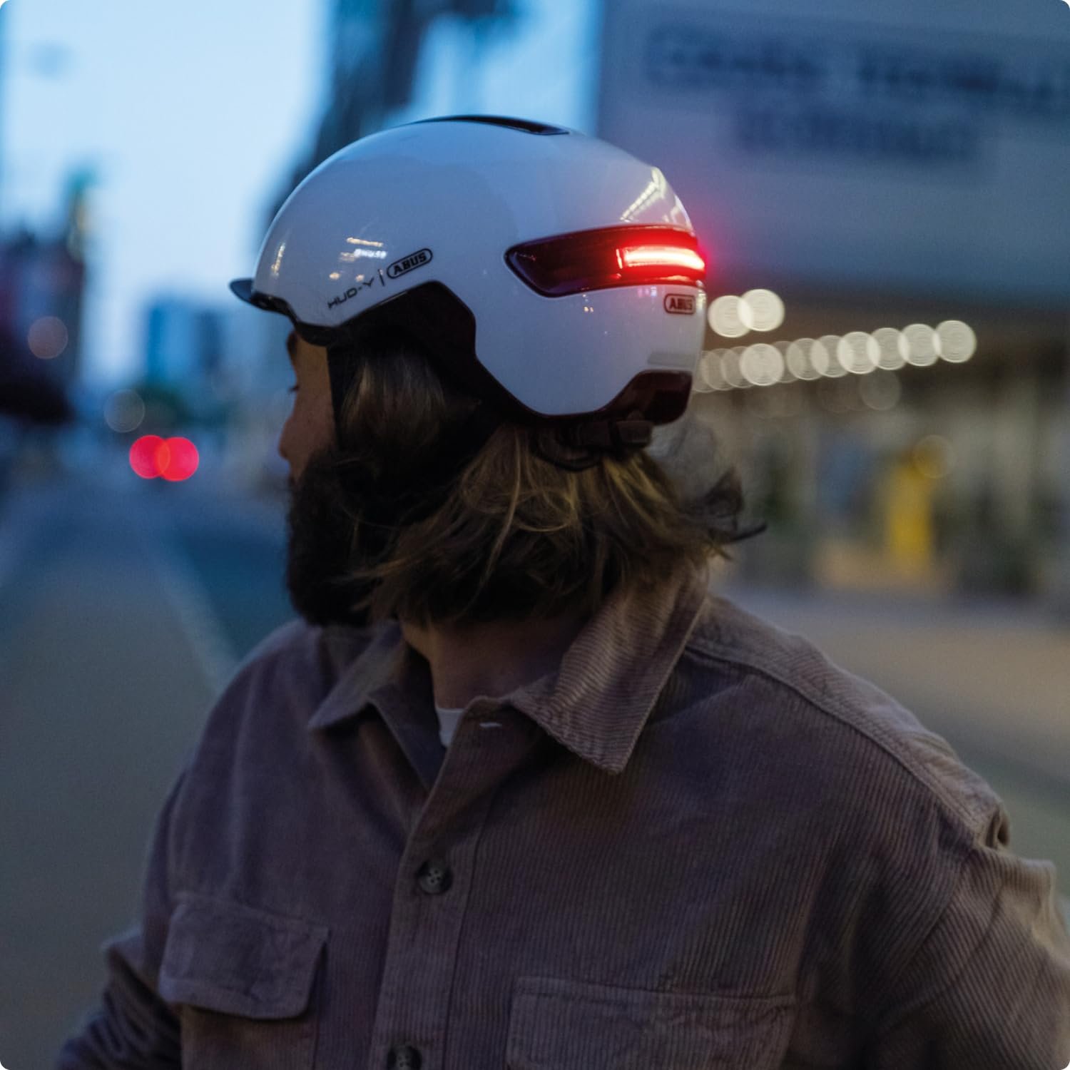 Шолом Urban ABUS HUD-Y з магнітним, перезаряджуваним LED заднім ліхтарем та магнітною застібкою, фото №5