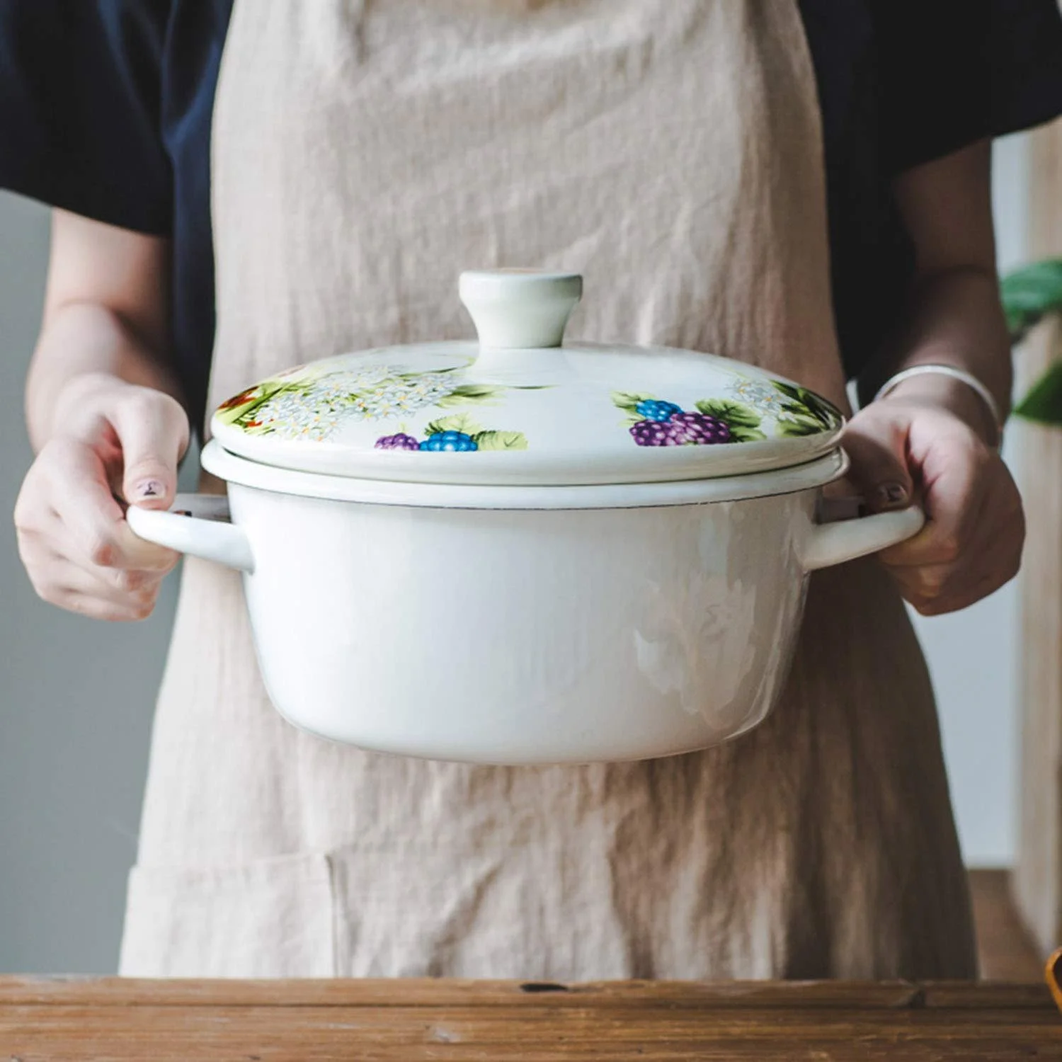 Каструля AIBAB емальована для тушкування, форма груші, з кришкою, потовщена, біла, 2.7 л, фото №2 Каструля AIBAB емальована для тушкування, форма груші, з кришкою, потовщена, біла, 2.7 л, фото №2