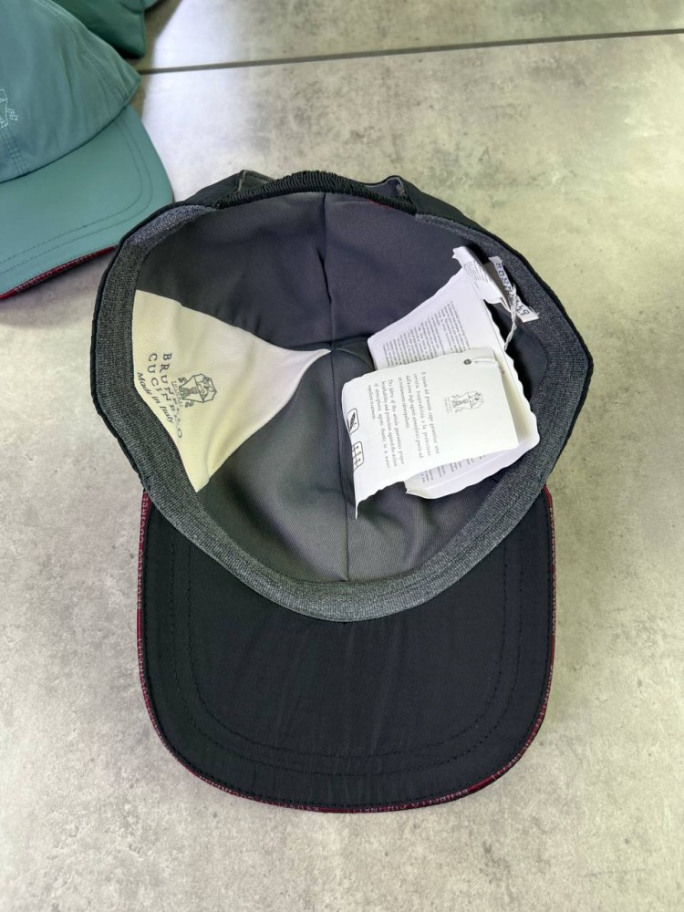 Кепка Brunello Cucinelli чорна з червоним логотипом gu595, фото №5