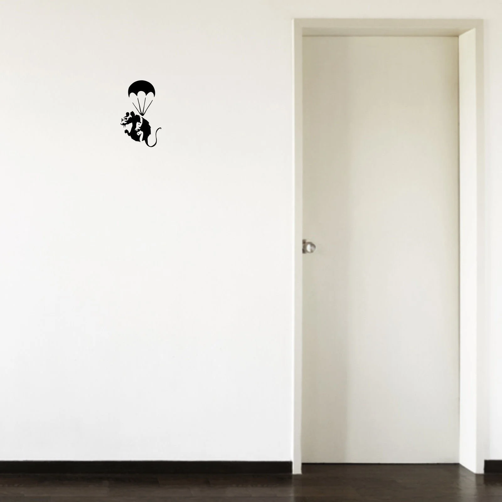 Наклейка на стіну вінілова Mouse Hole SMALL BANKSY RAT PARATROOPER 10 см x 10 см, фото №2 Наклейка на стіну вінілова Mouse Hole SMALL BANKSY RAT PARATROOPER 10 см x 10 см, фото №2