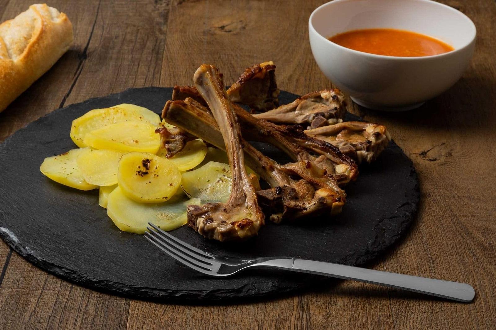 Нож для стейка Arcos Набор 12 шт (6 ножей + 6 вилок) Monoblock из цельного куска нержавеющей стали Серебряный, фото №8 Нож для стейка Arcos Набор 12 шт (6 ножей + 6 вилок) Monoblock из цельного куска нержавеющей стали Серебряный, фото №8