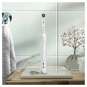 Електрична зубна щітка Oral-B Pro 1 750 дорожній футляр Біла synthetic.ua - Фото 1