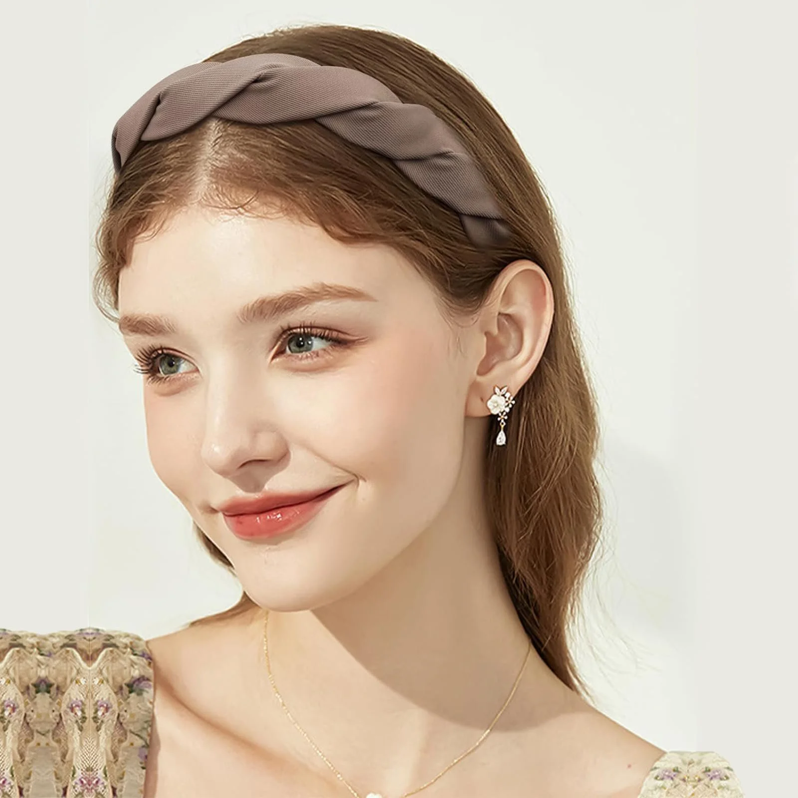 Обруч на голову Модна однотонна широка плетена з зубцями, фото №4 Обруч на голову Модна однотонна широка плетена з зубцями, фото №4