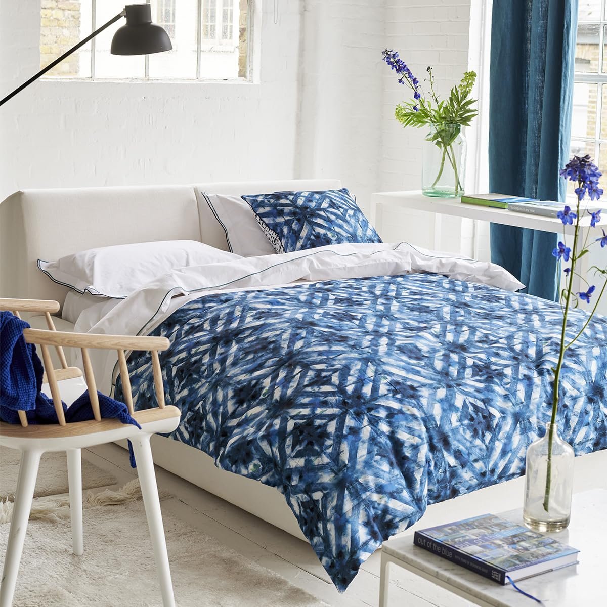 Наволочка декоративна Designers Guild Parket Batik Indigo, фото №2 Наволочка декоративна Designers Guild Parket Batik Indigo, фото №2