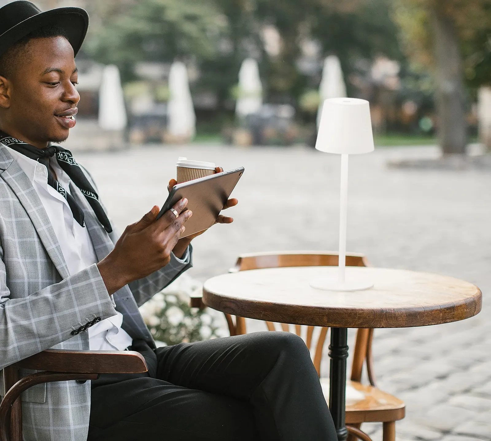 Настільна лампа FHL Easy Tropea 850209 бездротова, з плавним регулюванням яскравості, до 100 годин роботи, 1x LED 2.5 Ват, 270 люмен, 3000 Кельвінів, пісочний білий, фото №4