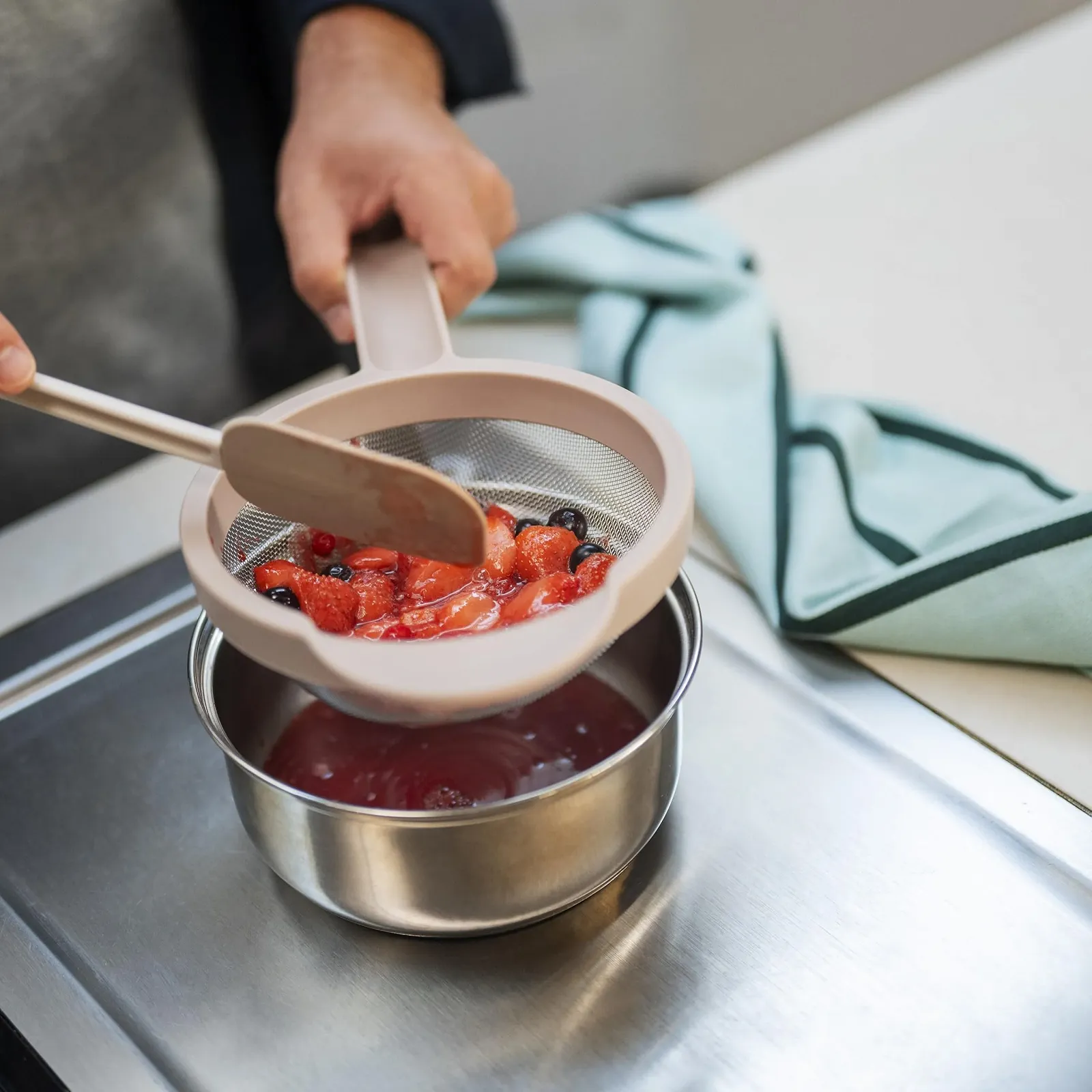Скребок для теста Mepal Chef it малый силиконовый 20.5 см цвет Северный шалфей, фото №5 Скребок для теста Mepal Chef it малый силиконовый 20.5 см цвет Северный шалфей, фото №5