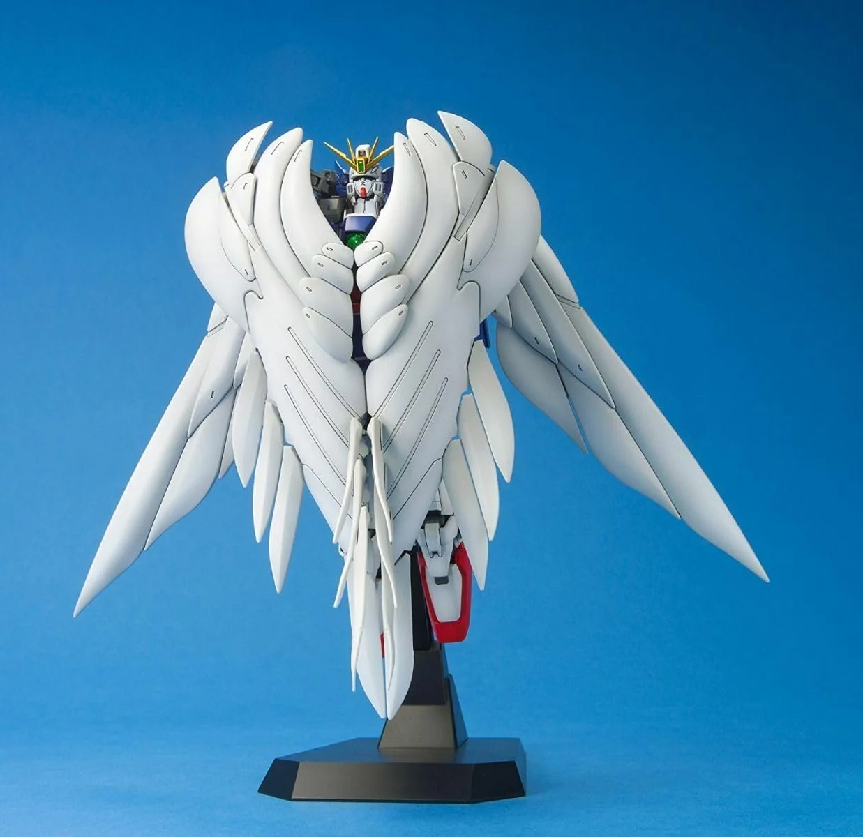 Пластикова модель BANDAI SPIRITS MG Mobile Suit Gundam W Wing Gundam Zero Custom Endless Waltz Version 1:100, фото №2