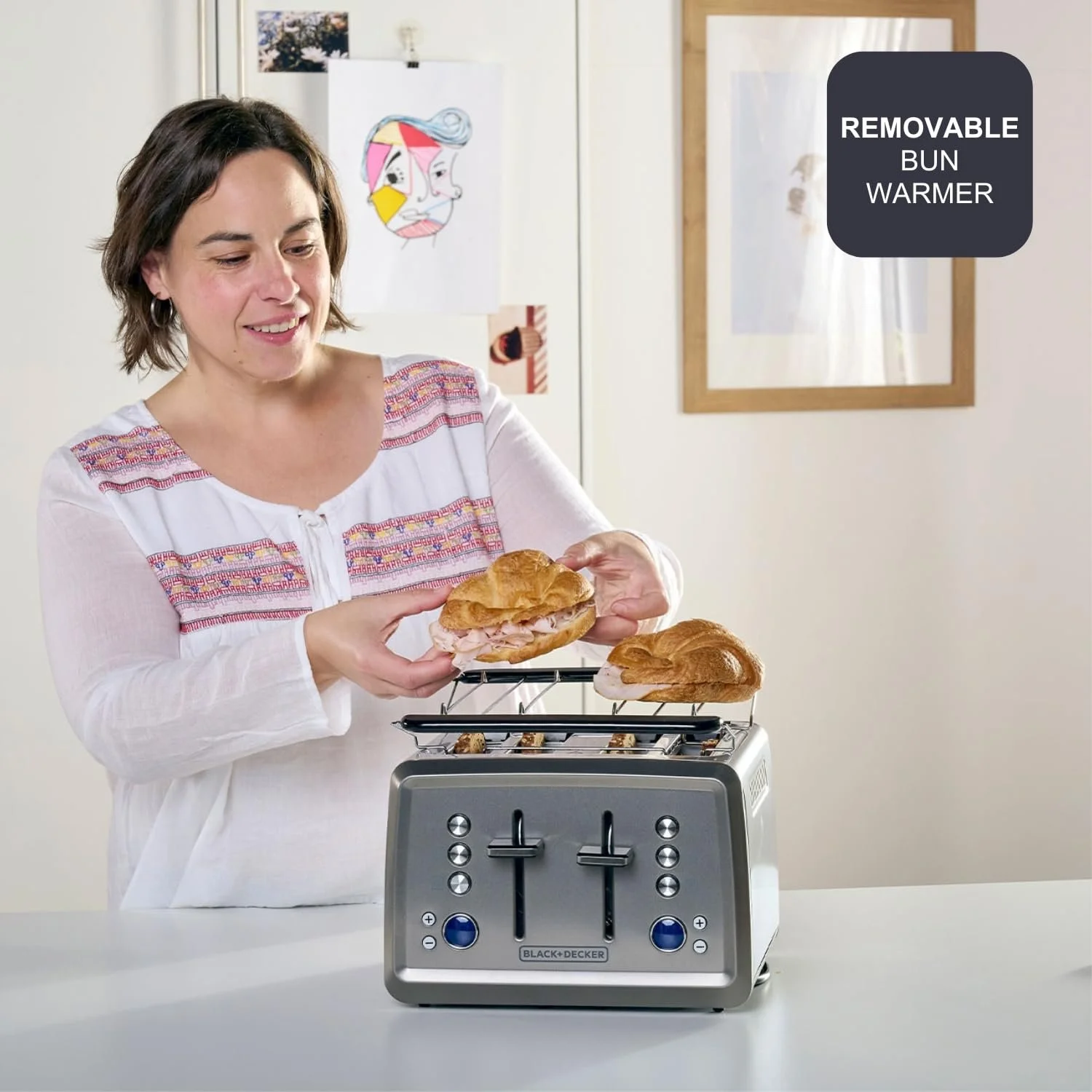 Тостер BLACK+DECKER BXTO1960E, 1960 Вт, цифрове налаштування підсмажування, 6 рівнів, 4 відділення, функції: стоп, розігрів та розморожування, автоматична система центрування, підігрівач хліба, фото №7 Тостер BLACK+DECKER BXTO1960E, 1960 Вт, цифрове налаштування підсмажування, 6 рівнів, 4 відділення, функції: стоп, розігрів та розморожування, автоматична система центрування, підігрівач хліба, фото №7