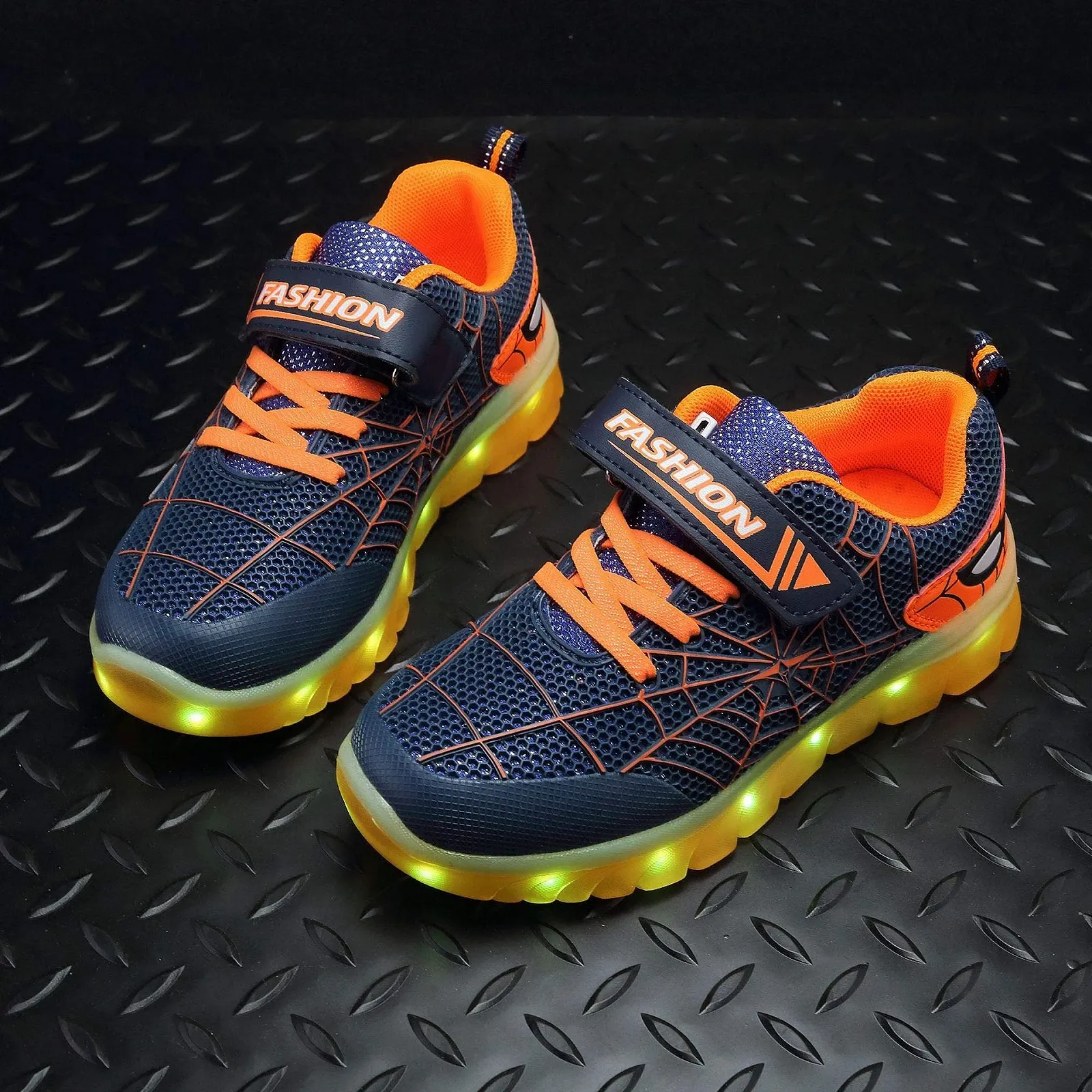 Кроссовки YUNICUS Spider Kid и девочек LED Светящиеся Детские USB зарядка Мигающие Низкие Лучшие подарки на день рождения Хэллоуин Рождество, фото №5