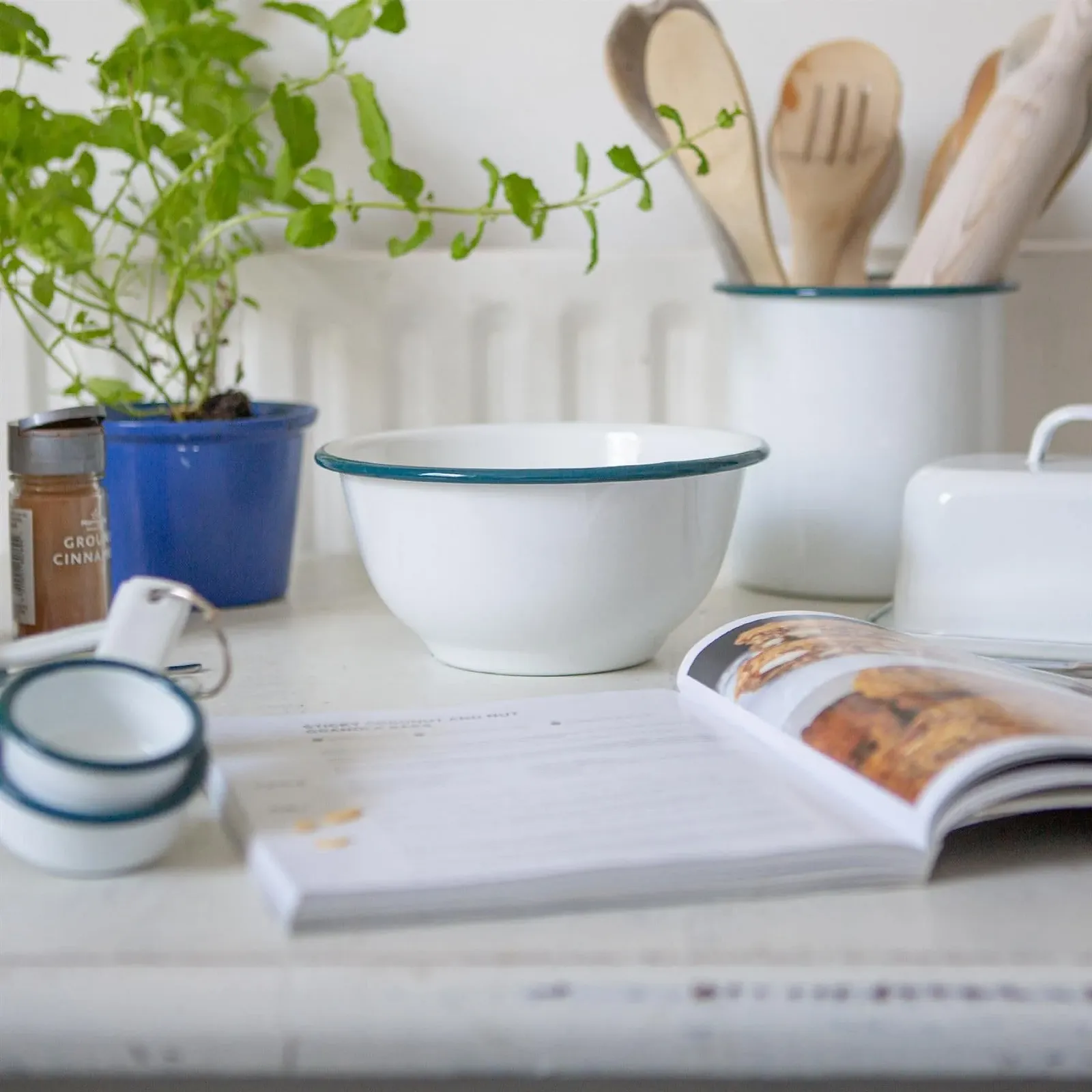 Набор мисок для смешивания Argon Tableware 2 шт. эмалированные Зеленый/Белый, фото №5 Набор мисок для смешивания Argon Tableware 2 шт. эмалированные Зеленый/Белый, фото №5