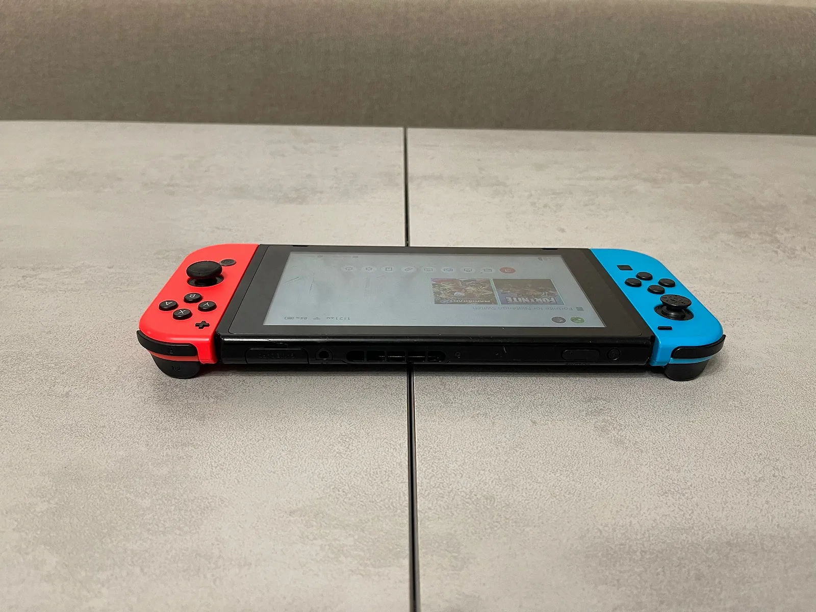 Портативна ігрова приставка  Nintendo Switch HAC-001-01 Neon Blue-Red, фото №2