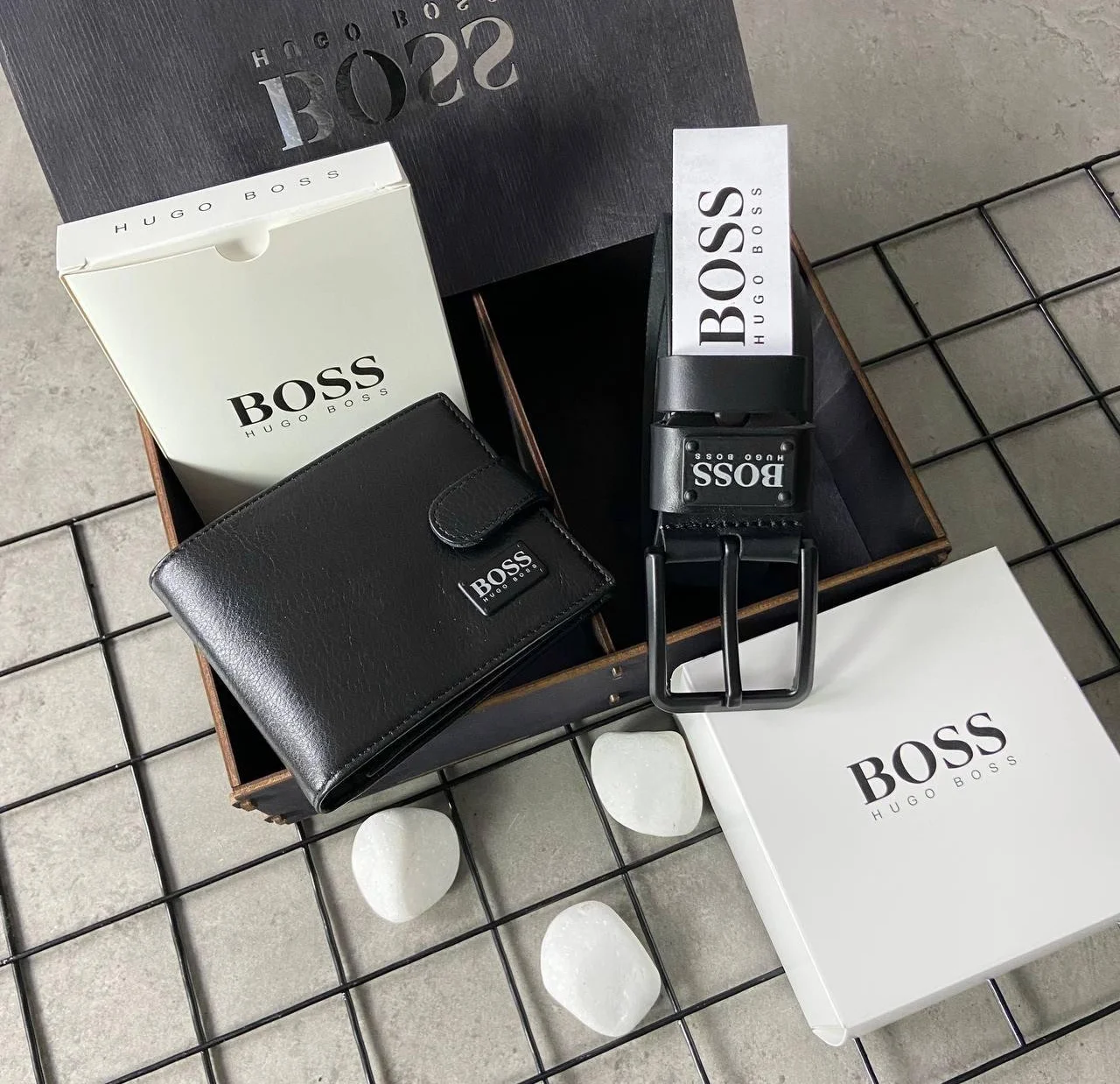 Чоловічий ремінь шкіряний брендовий і портмоне на кнопці в деревʼяній коробці BOSS, фото №1