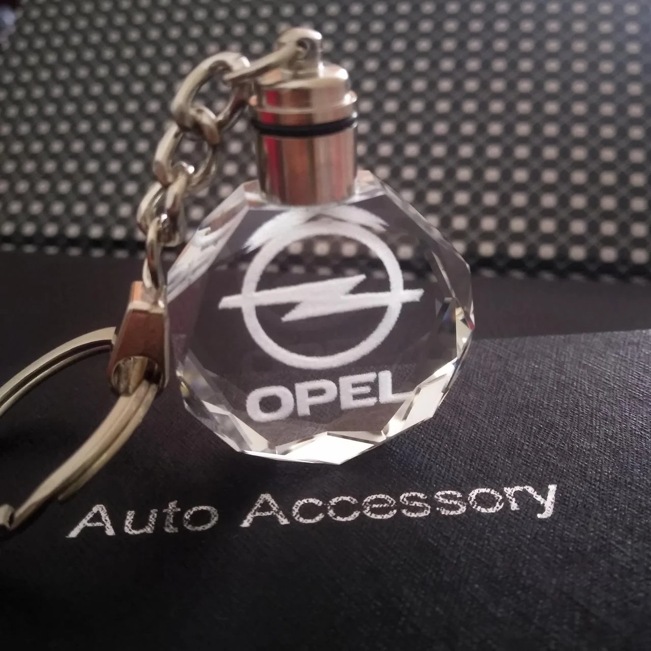 Брелок автомобильный на ключи GF с логотипом Opel подсветкой 23235121, фото №2