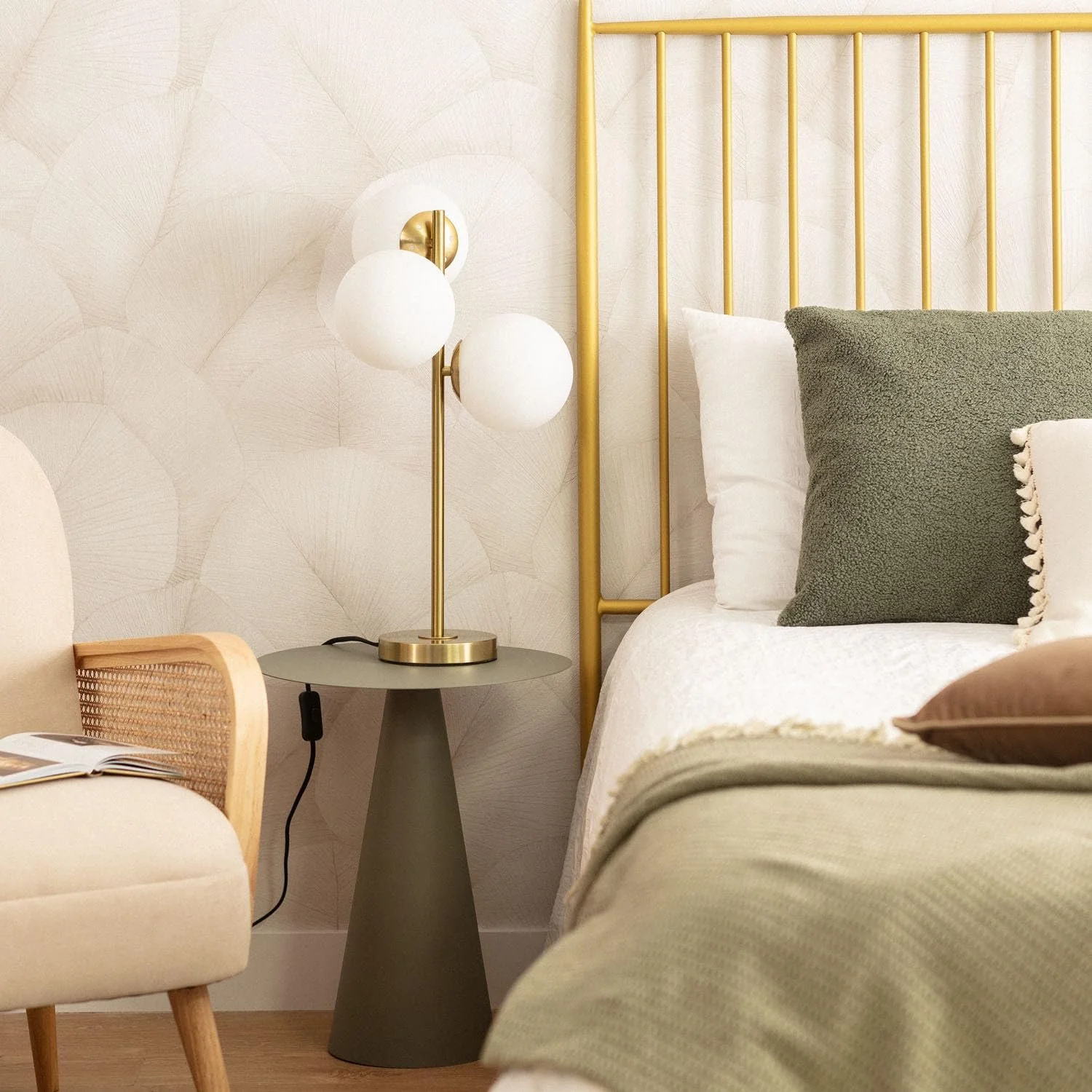 Настільна лампа LEDKIA LIGHTING Moonlight Латунь 3 плафони Метал Скло E27 560 x 340 x 340 мм Золотиста Скляна, фото №5