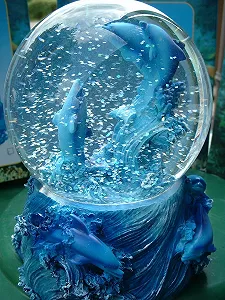 Снігова куля Великий Дельфін, 14 см - Фото 1