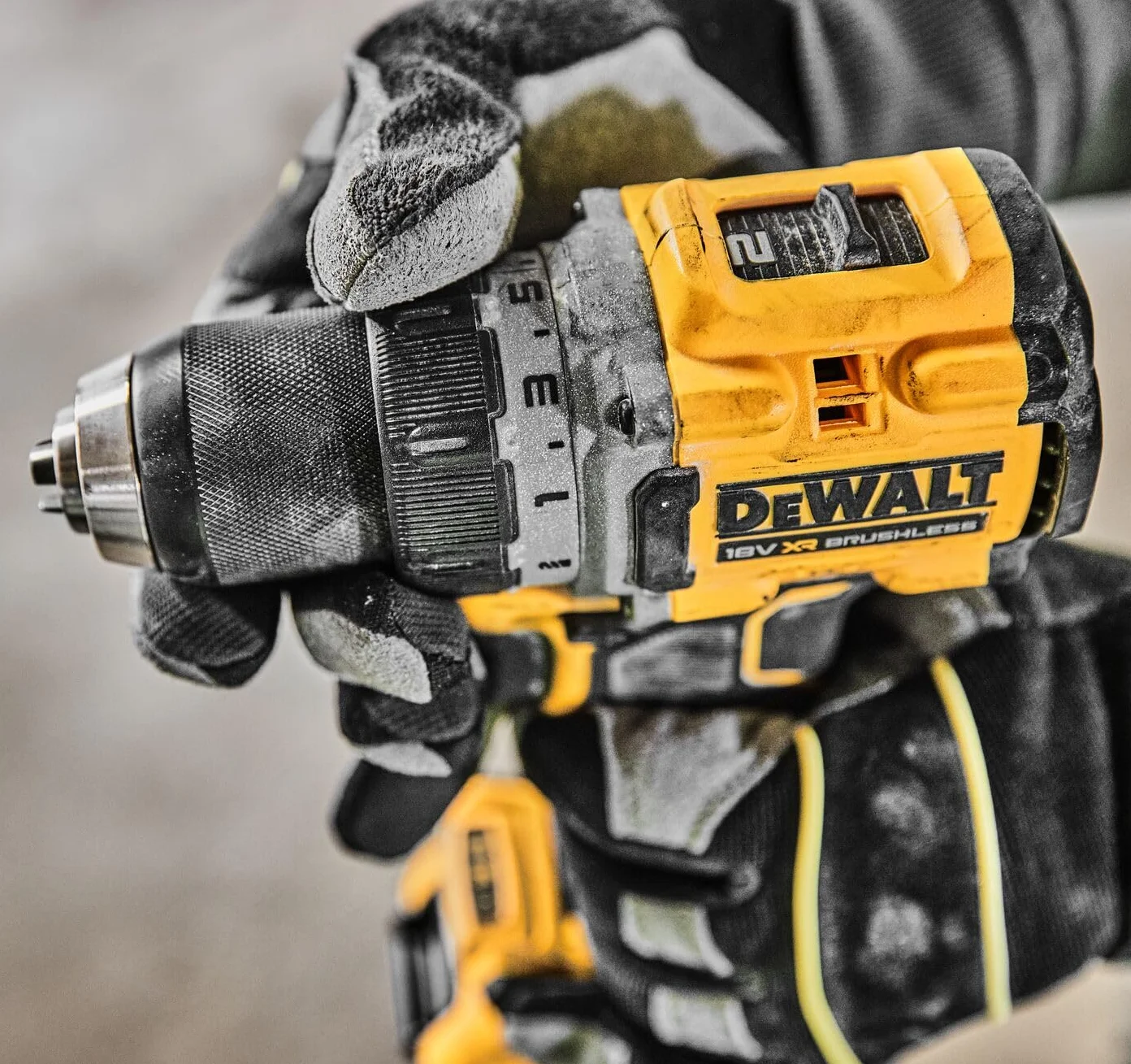 Дрель-шуруповерт аккумуляторная бесщеточная Dewalt DCD800NT Черно-желтая, фото №4 Дрель-шуруповерт аккумуляторная бесщеточная Dewalt DCD800NT Черно-желтая, фото №4