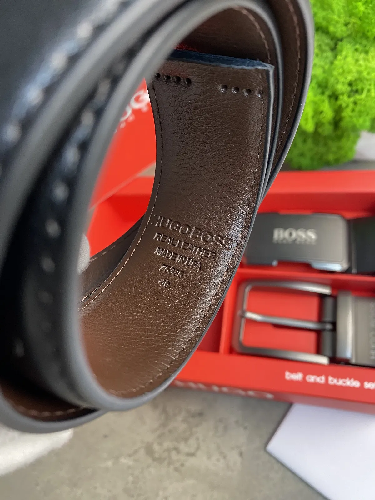 Ремень мужской кожаный брендовый с двумя пряжками в подарочной упаковке Hugo Boss, фото №4 Ремень мужской кожаный брендовый с двумя пряжками в подарочной упаковке Hugo Boss, фото №4