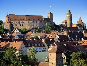 Пазл Lais Puzzle Замок Кайзербург в Нюрнберге со Старым городом летом 1000 деталей synthetic.ua - Фото 1