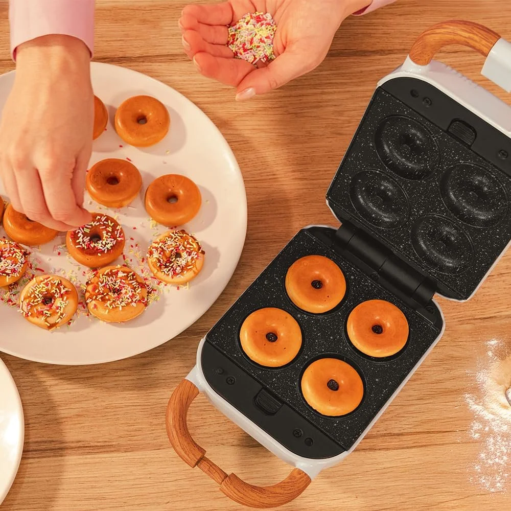 Сэндвичница Cecotec Rock'Ntoast Retro One Бежевый с тремя сменными пластинами, покрытием Rockstone, 700 Вт., фото №5 Сэндвичница Cecotec Rock'Ntoast Retro One Бежевый с тремя сменными пластинами, покрытием Rockstone, 700 Вт., фото №5