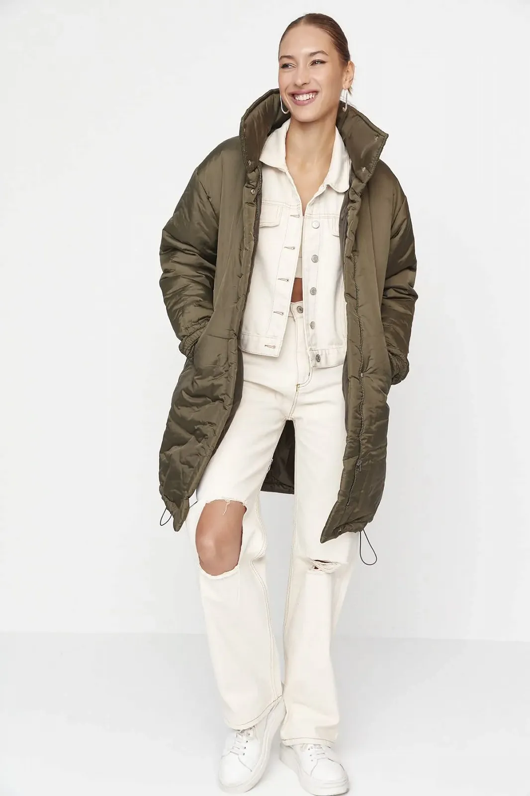 Куртка TRENDYOL Женская Обычная Пуховая Однотонная Тканая Зимняя, фото №2 Куртка TRENDYOL Женская Обычная Пуховая Однотонная Тканая Зимняя, фото №2