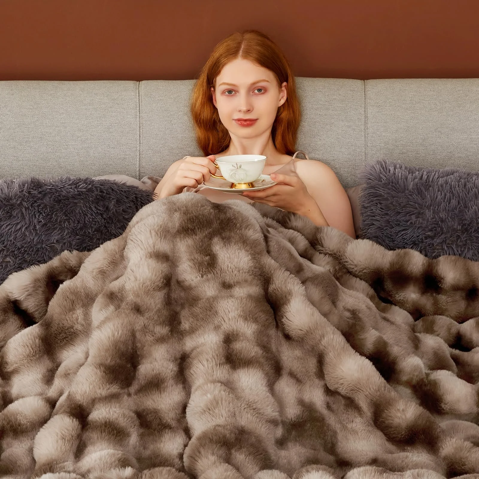 Одеяло ROMROL Premium Rabbit из искусственного меха, 130 x 150 см, толстое роскошное одеяло из искусственного меха, зимнее одеяло, машинная стирка для дивана, кровати, кушетки, ультра мягкое плюшевое одеяло, подарок, Tie Dye Brown, фото №5
