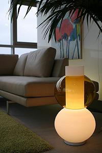 Настільна лампа DecoHomeTextil Lux THADDEUS скляна E27 100 Вт Бурштиновий опал synthetic.ua - Фото 1