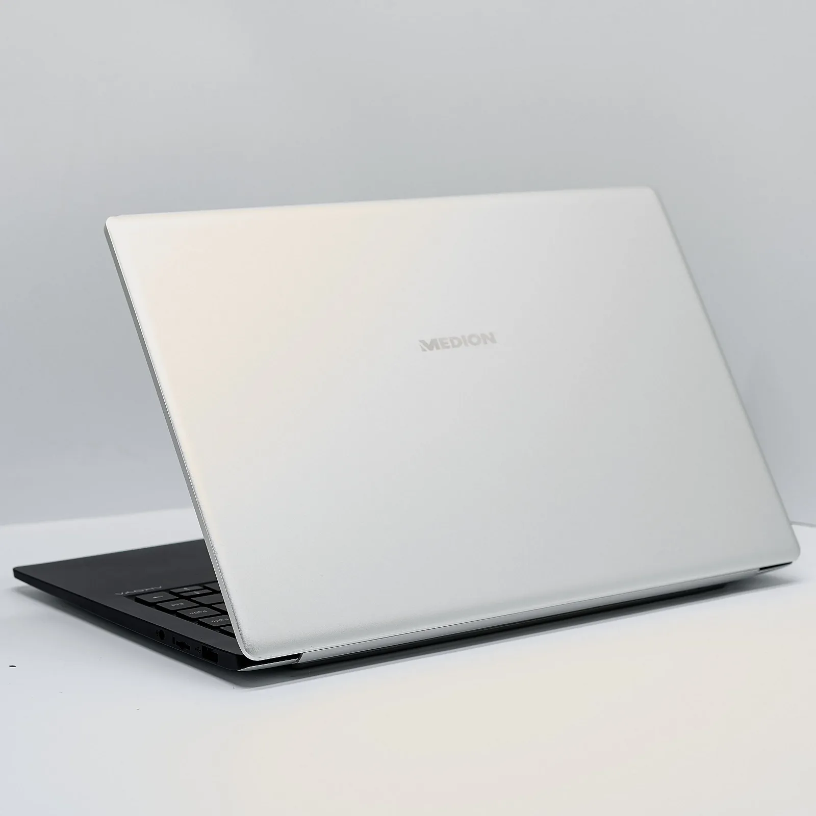 Ультрабук 14" Medion (Lenovo Group) Akoya E4251 Intel RAM 4ГБ SSD 512 ГБ Intel Graphics Метал IPS FullHD Win10 (4828), фото №6 Ультрабук 14" Medion (Lenovo Group) Akoya E4251 Intel RAM 4ГБ SSD 512 ГБ Intel Graphics Метал IPS FullHD Win10 (4828), фото №6