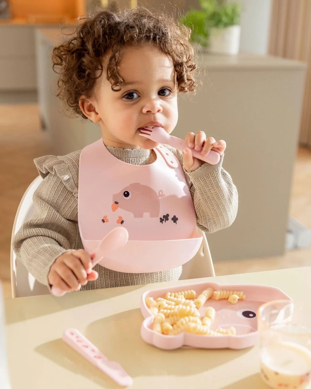 Тарілка Done by Deer Pigee Pink силіконова, фото №9 Тарілка Done by Deer Pigee Pink силіконова, фото №9