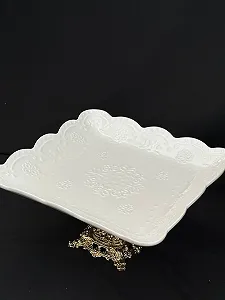 Гарне порцелянове блюдо на золотій ніжці 25х25 см synthetic.ua - Фото 1