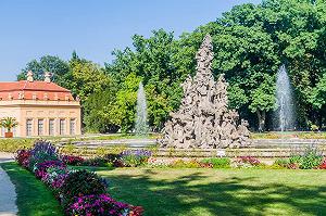 Пазл Lais Puzzle Fountain in the castle garden in Erlangen Germany 2000 элементов synthetic.ua - Фото 1