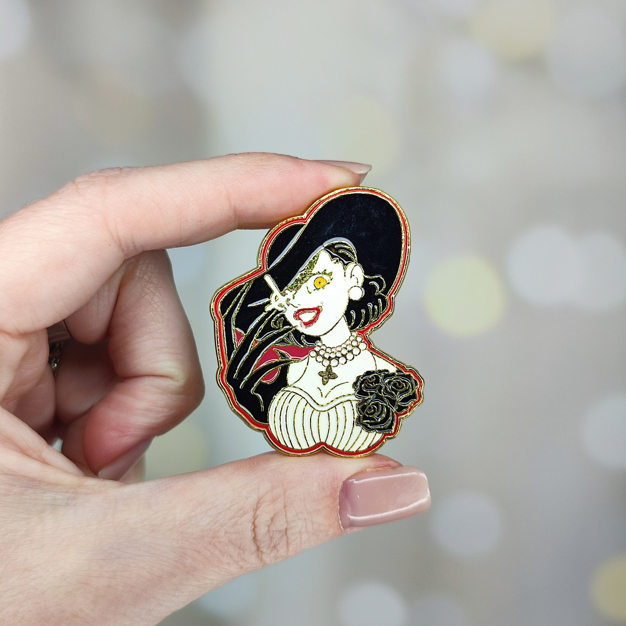 Металлический значок пин Леди Димитреску Resident Evil Village, фото №1 Металлический значок пин Леди Димитреску Resident Evil Village, фото №1