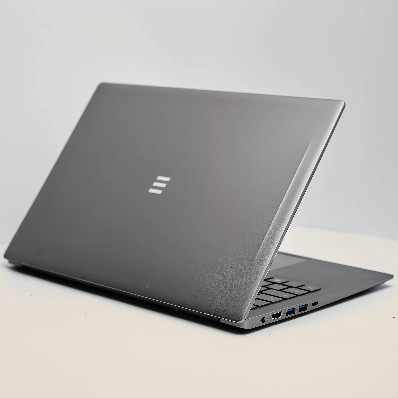 Ноутбук 15.6'' Medion (Lenovo Group) Cepter N510 | Intel Core i3-8145U | IPS (1920x1080) FullHD | RAM DDR4 8 ГБ | SSD 256 ГБ | Intel UHD Graphics 620 | Металевий корпус | Win10 (5017), фото №5 Ноутбук 15.6'' Medion (Lenovo Group) Cepter N510 | Intel Core i3-8145U | IPS (1920x1080) FullHD | RAM DDR4 8 ГБ | SSD 256 ГБ | Intel UHD Graphics 620 | Металевий корпус | Win10 (5017), фото №5