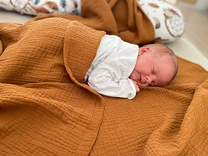 Муслиновое одеяло LOOLAY 150 x 200 см, приглушенный розовый synthetic.ua - Фото 1