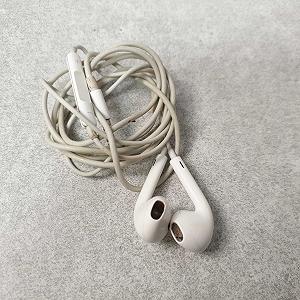 Наушники и Bluetooth-гарнитуры Apple EarPods (3.5 мм - Фото 1