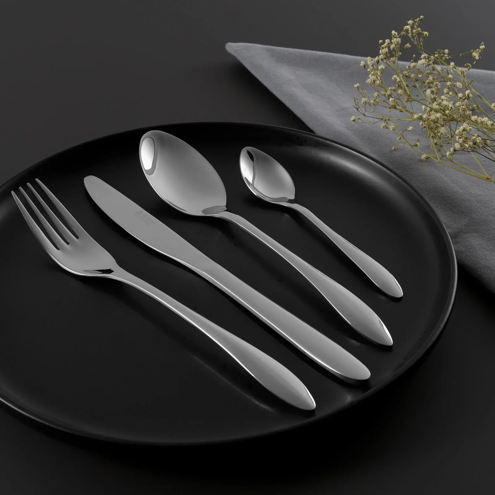 Набір столових приборів Russell Hobbs Cologne на 4 персони, 16 предметів (виделки, ножі, ложки), полірована нержавіюча сталь 18/10, фото №6 Набір столових приборів Russell Hobbs Cologne на 4 персони, 16 предметів (виделки, ножі, ложки), полірована нержавіюча сталь 18/10, фото №6