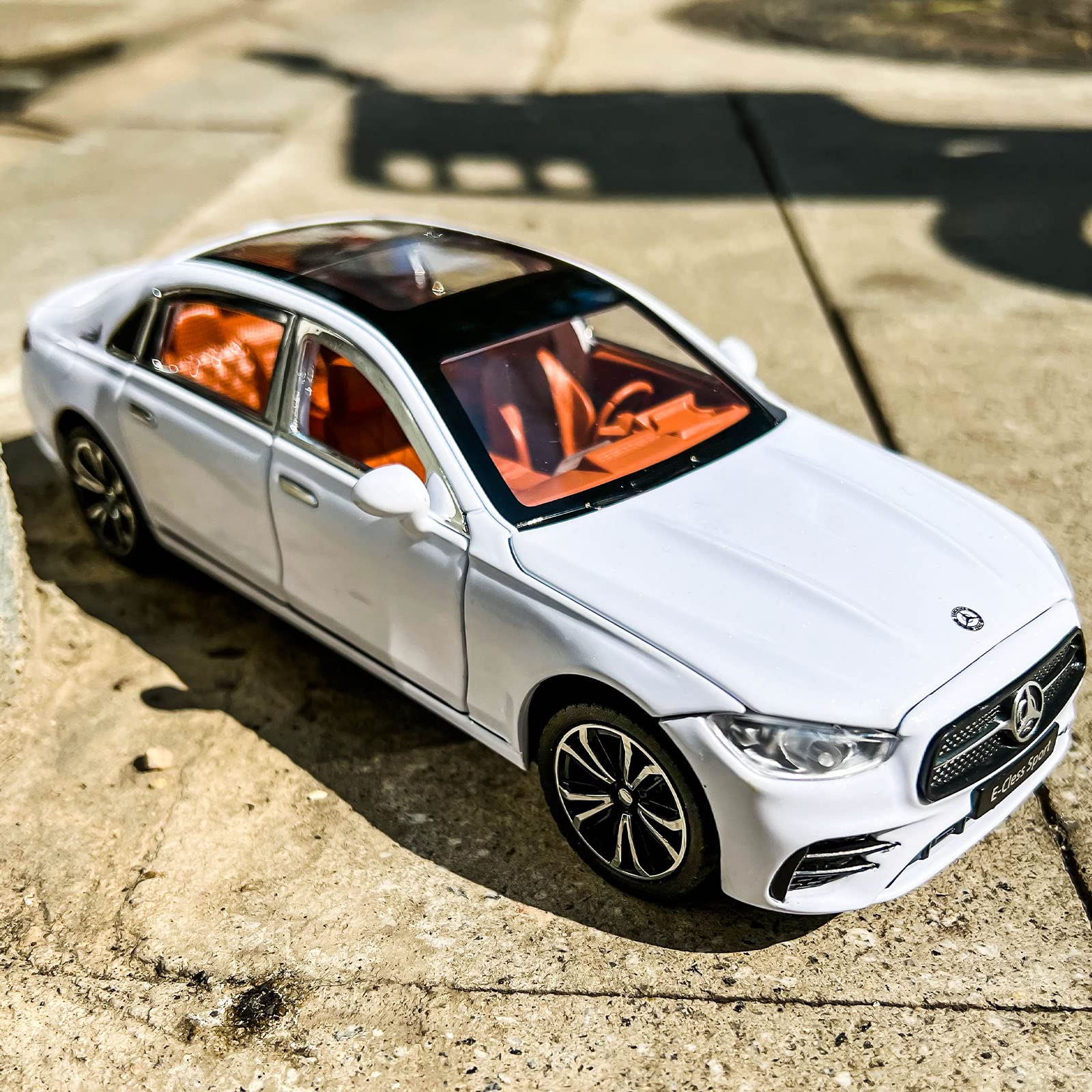 Модель TGRCM-CZ Benz E300 1/24 машинка з цинкового сплаву з функціями звуку і світла, інерційний механізм, білий, фото №6