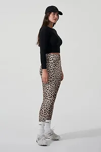 Женские брюки Les Lunes The Luna Leggings Wild Love - XS цена на synthetic.ua - Фото 1 Женские брюки Les Lunes The Luna Leggings Wild Love - XS synthetic.ua - Фото 1