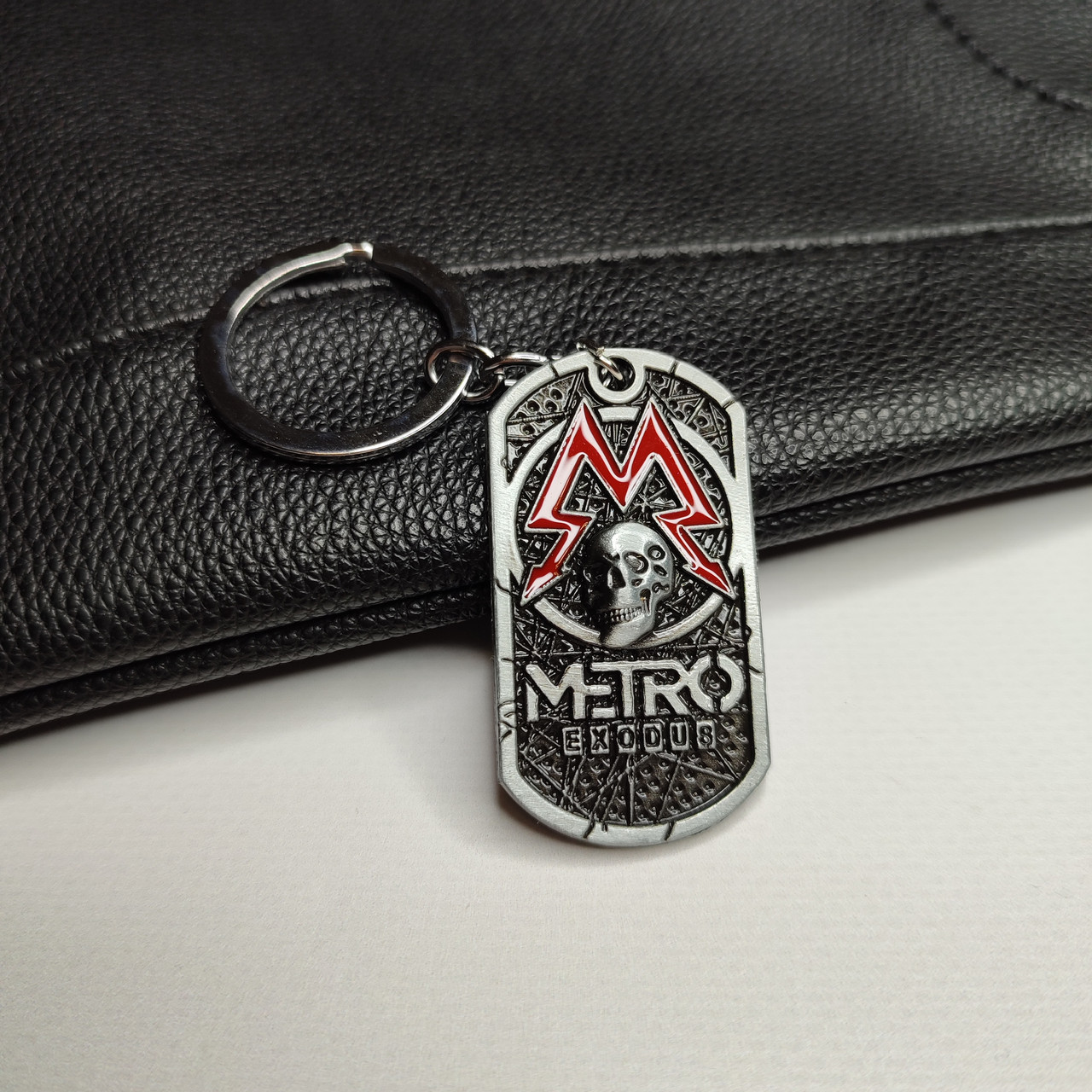 Металлический брелок Metro exodus Метро 2033, фото №3