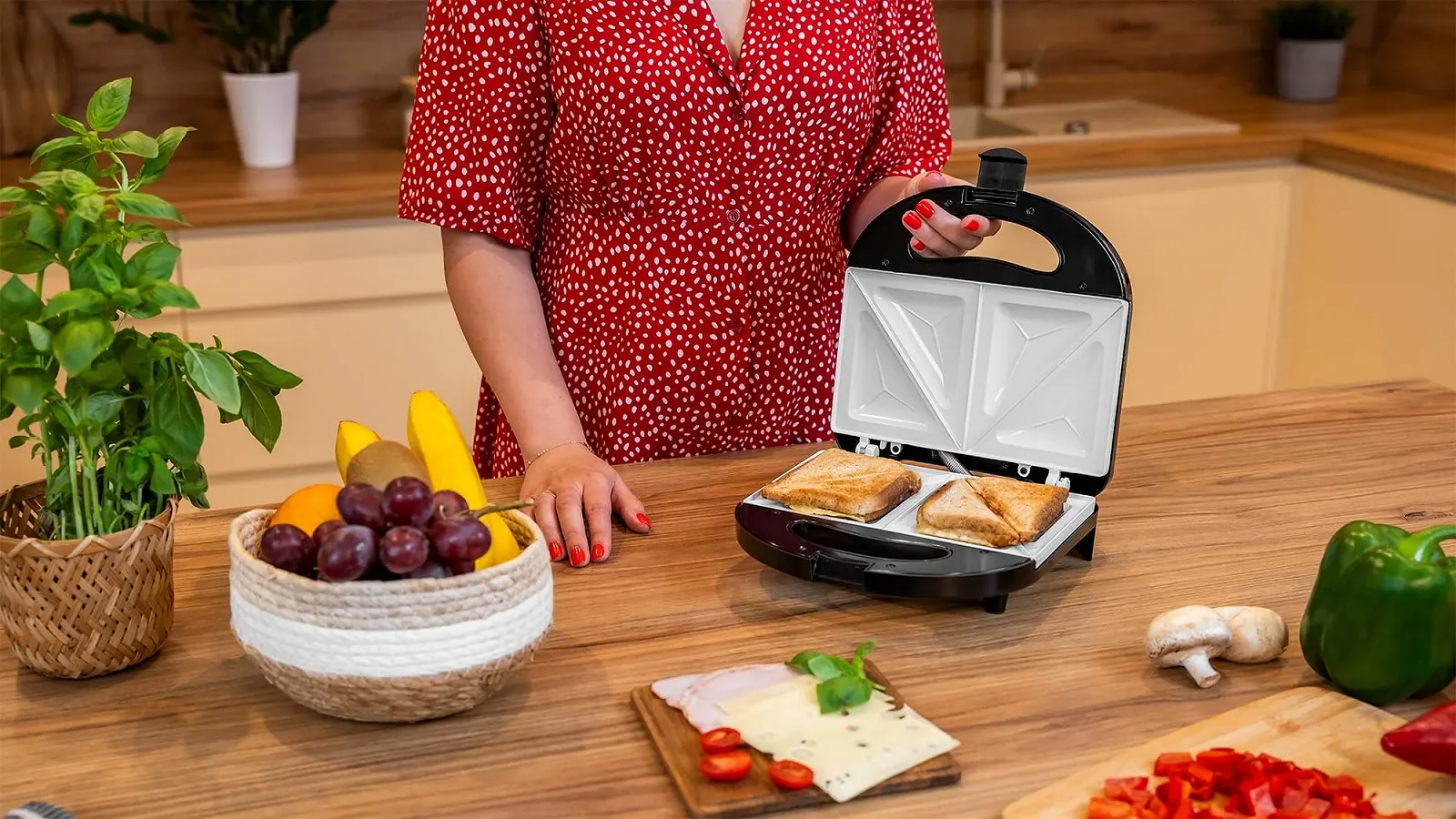 Сэндвичница TEESA TSA3222 с керамическими пластинами Серебристо-черная, фото №9