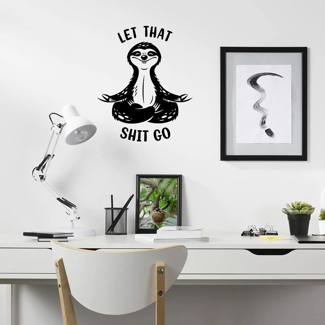 Наклейка на стіну Let That Sh*t Go Цитати Лінивець для медитації Матова, фото №4
