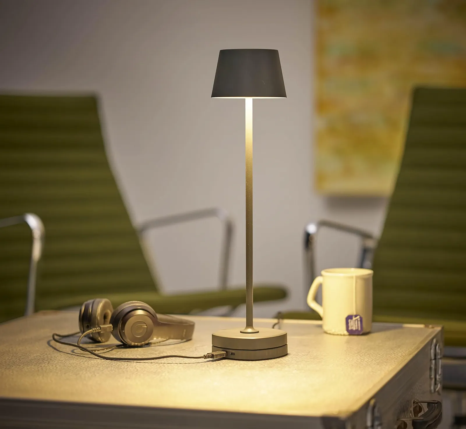 Акумуляторна настільна лампа Northpoint LED з зарядною станцією 45 см 3000 mAh 200 lm 3000 K Димована Сіра, фото №3