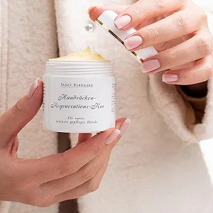 Засіб для рук Sanct Bernhard Відновлення з кунжутною олією, олією авокадо та маслом ши для сухої шкіри та відчуття стягнутості 100 мл synthetic.ua - Фото 1