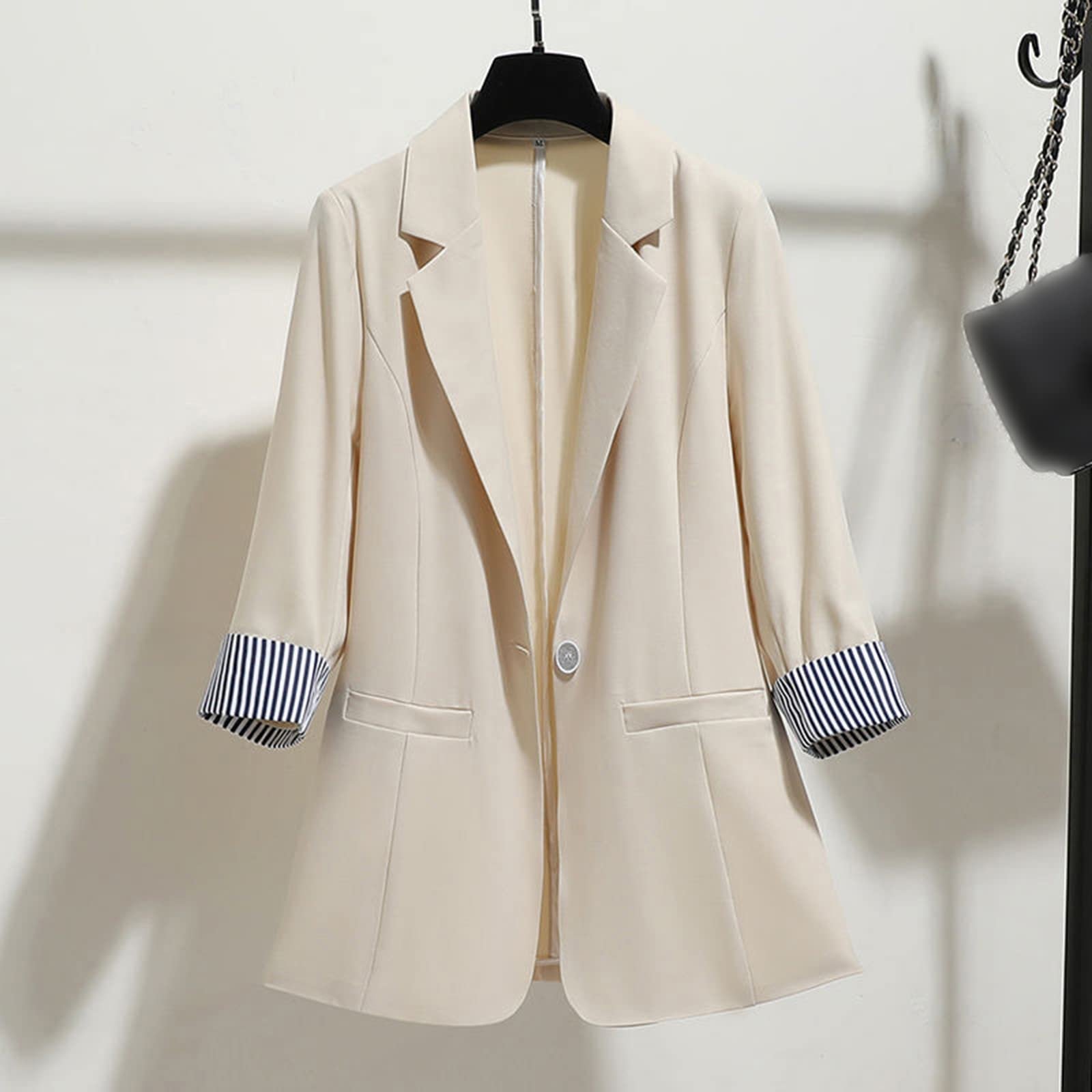 Жіноча куртка однотонна з лацканами, середньої довжини, з довгими рукавами, на флісі, фото №2 Жіноча куртка однотонна з лацканами, середньої довжини, з довгими рукавами, на флісі, фото №2