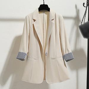 Жіноча куртка однотонна з лацканами, середньої довжини, з довгими рукавами, на флісі synthetic.ua - Фото 1