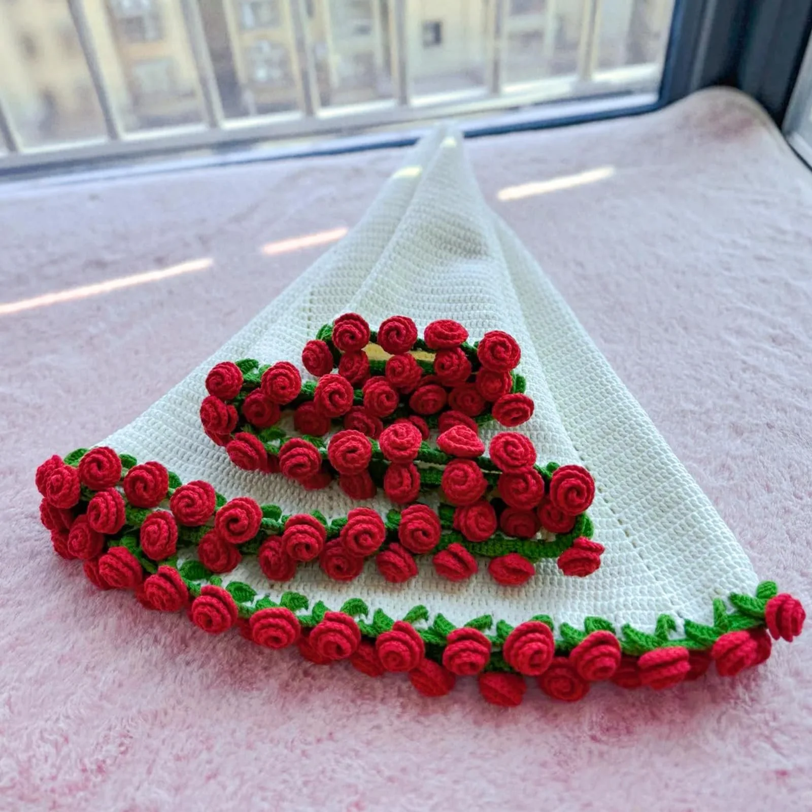 Плед Цветочный букет LWuuywa, Готовый букет роз, Вязаный крючком плед, Цветы ручной работы, Плед из букета роз, Романтический подарок (Роза, 80 см), фото №7 Плед Цветочный букет LWuuywa, Готовый букет роз, Вязаный крючком плед, Цветы ручной работы, Плед из букета роз, Романтический подарок (Роза, 80 см), фото №7