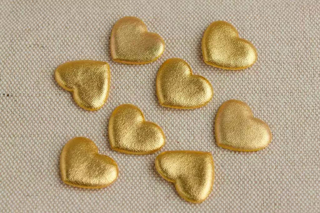 Набор патчей для декора Лентомания сердечки тканевые 27*20 мм золотые 2 шт PTCH2720GLD, фото №1 Набор патчей для декора Лентомания сердечки тканевые 27*20 мм золотые 2 шт PTCH2720GLD, фото №1