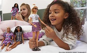 Кукла Barbie Fashionistas GYB03 в платье с мышкой, розовыми ботинками и солнцезащитными очками synthetic.ua - Фото 1
