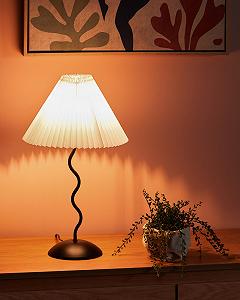 Настільна лампа Beliani Jikawo металева основа хвиляста плісирований плафон конусоподібна чорна synthetic.ua - Фото 1